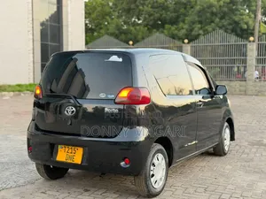 Toyota Porte 2004 Black