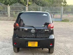 Toyota Porte 2004 Black