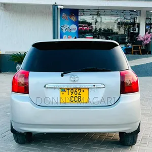 Toyota Corolla RunX 2004 Silver