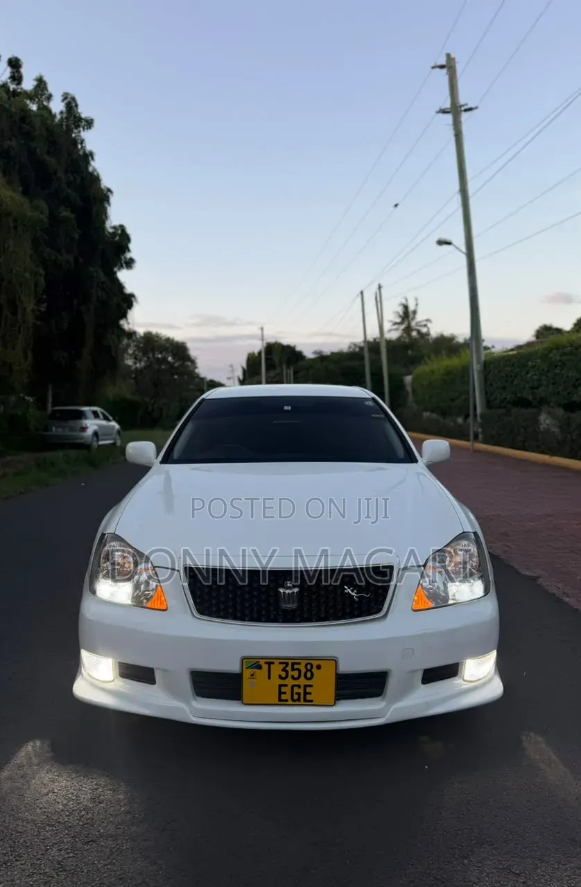 Toyota Crown 2007 White