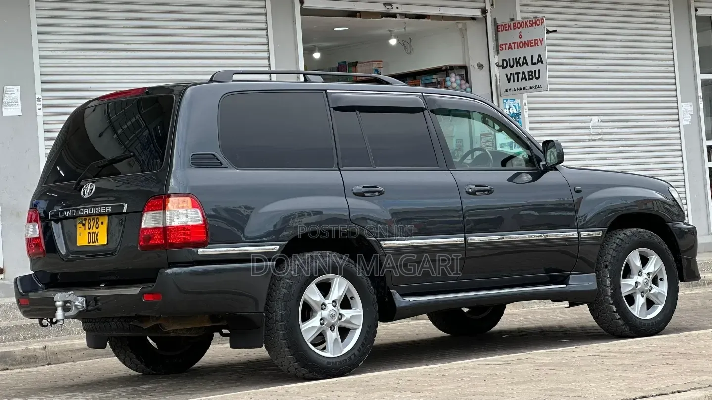 Toyota Land Cruiser 2005 Black