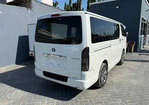 Toyota HiAce 2011 White