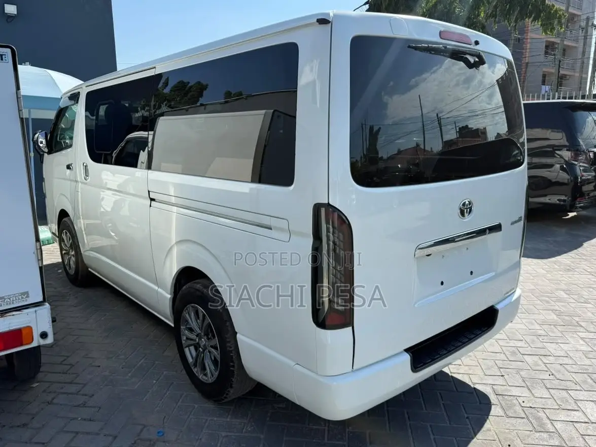 Toyota HiAce 2011 White