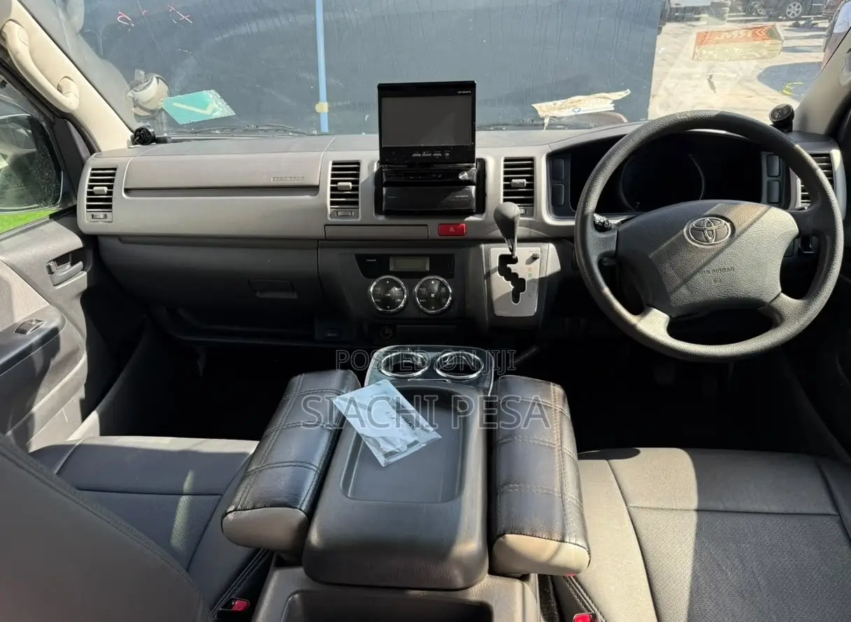 Toyota HiAce 2011 White
