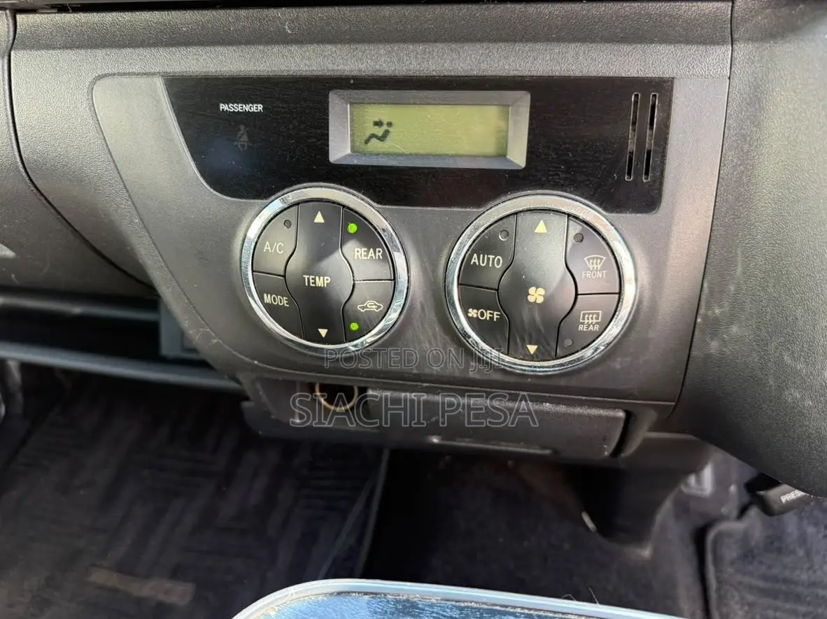 Toyota HiAce 2011 White