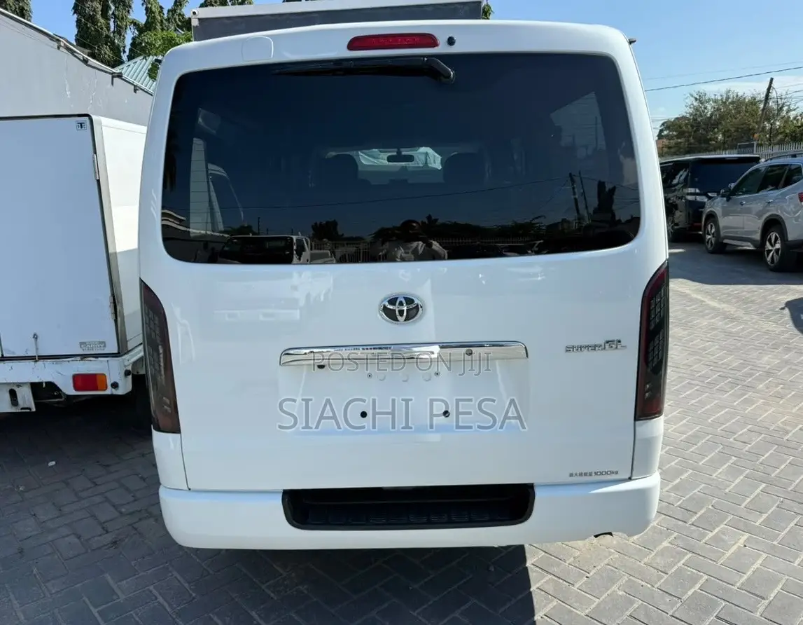 Toyota HiAce 2011 White
