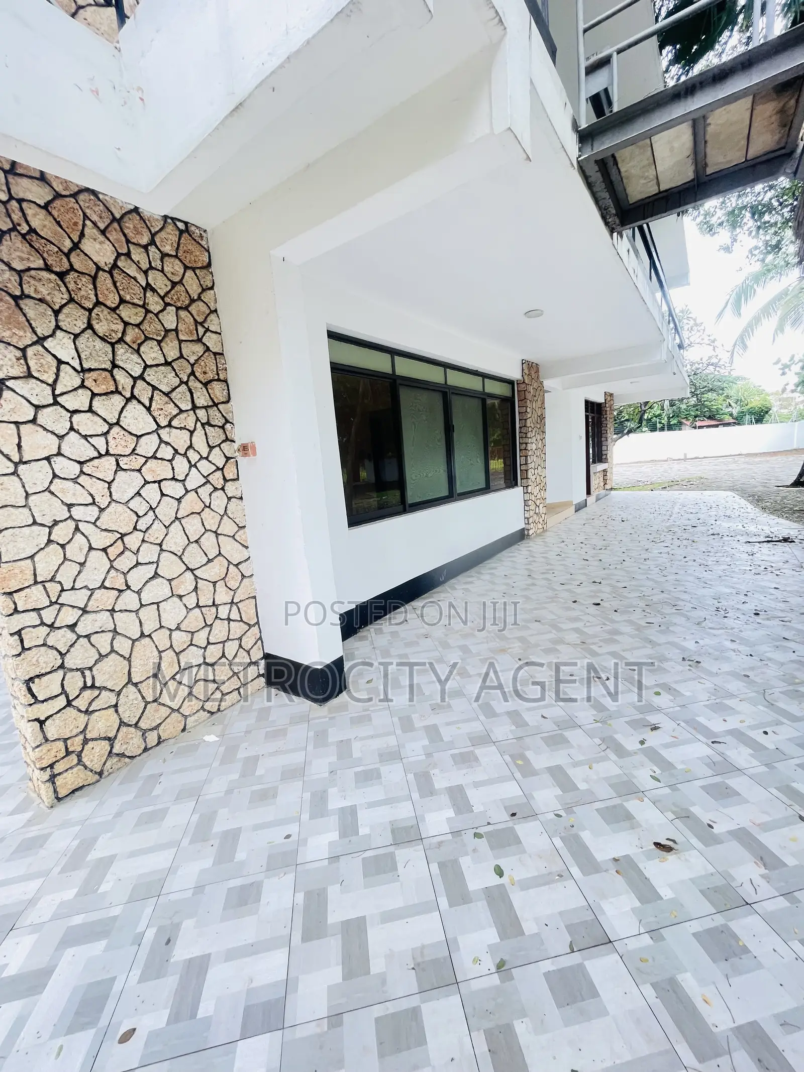 8bdrm House in Standalone, Masaki for rent