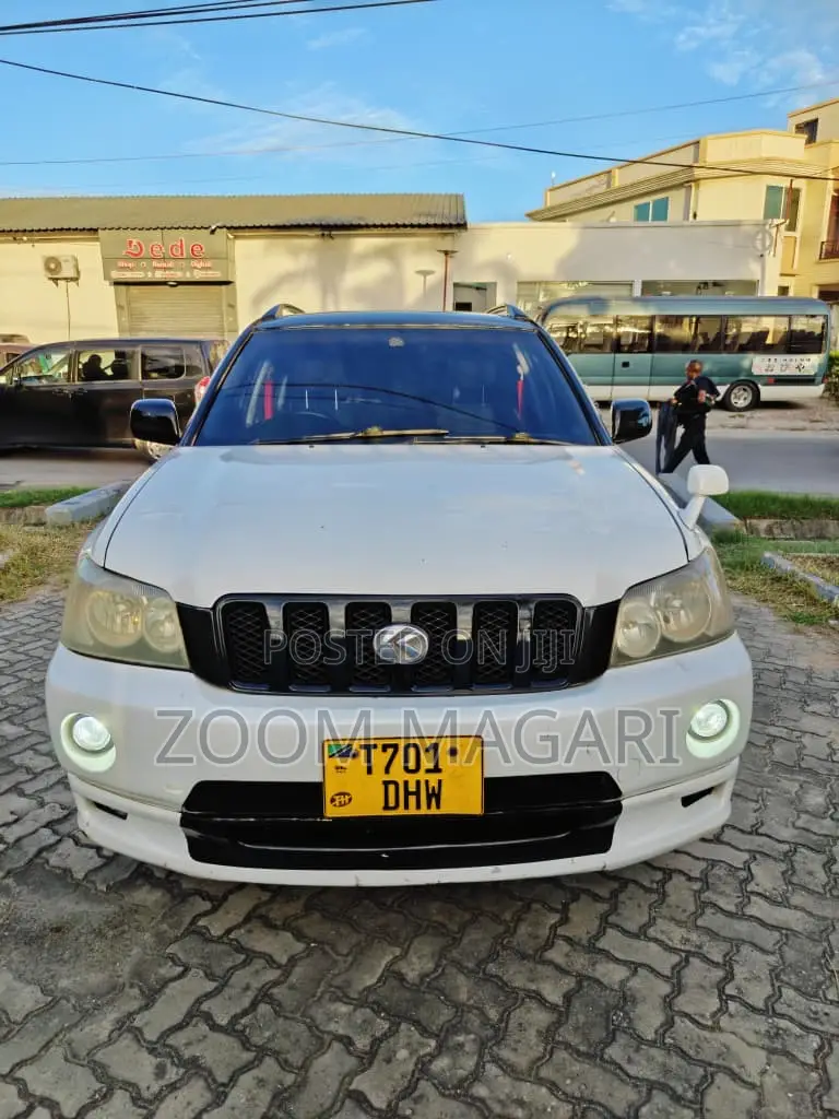 Toyota Kluger 2004 White