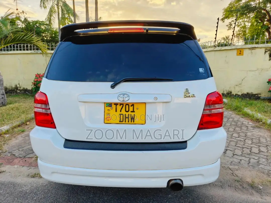 Toyota Kluger 2004 White