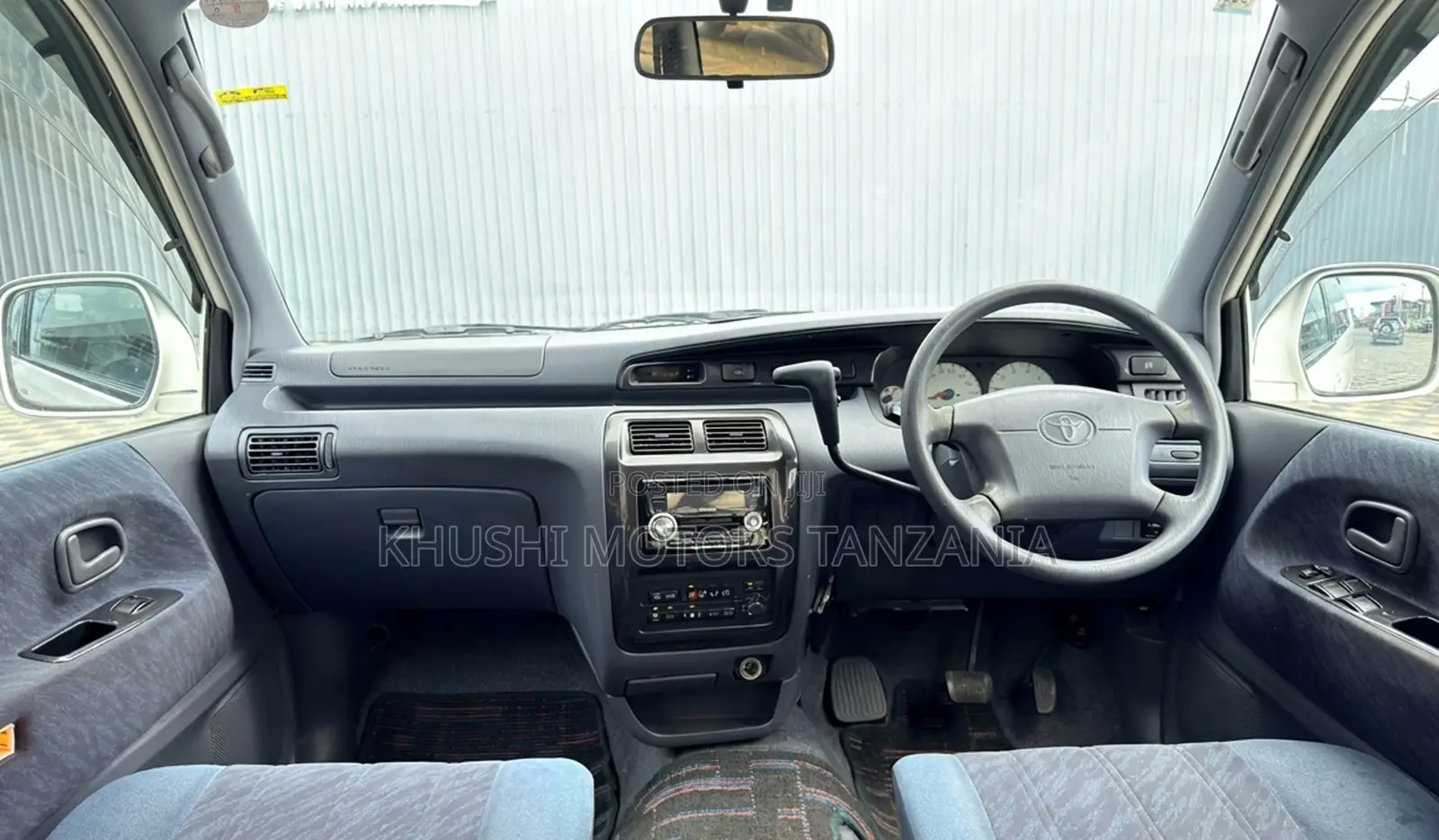 Toyota TownAce Noah 1998 White