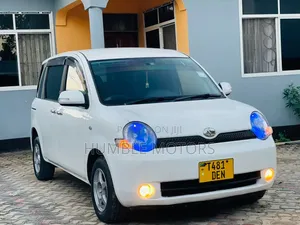 Toyota Sienta 2005 White