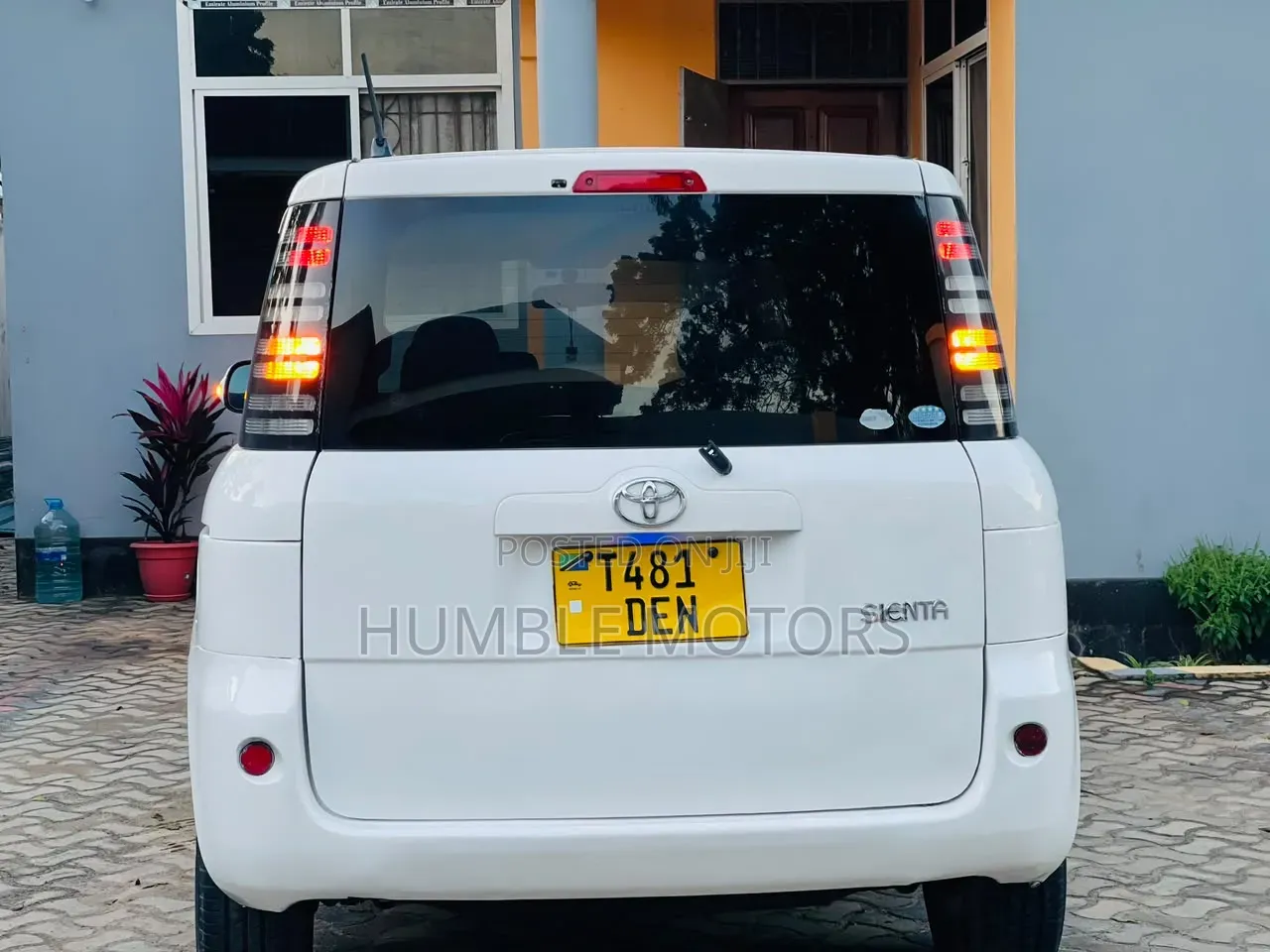 Toyota Sienta 2005 White
