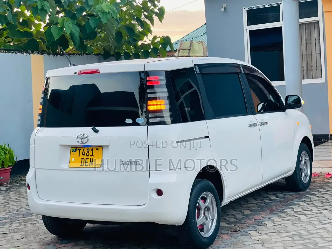 Toyota Sienta 2005 White