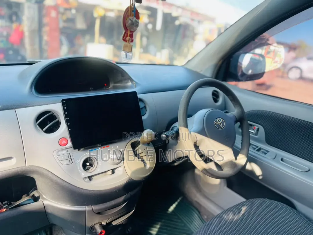 Toyota Sienta 2005 White