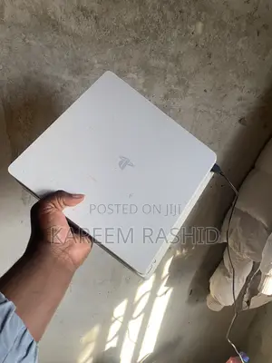 Play Station 4slim