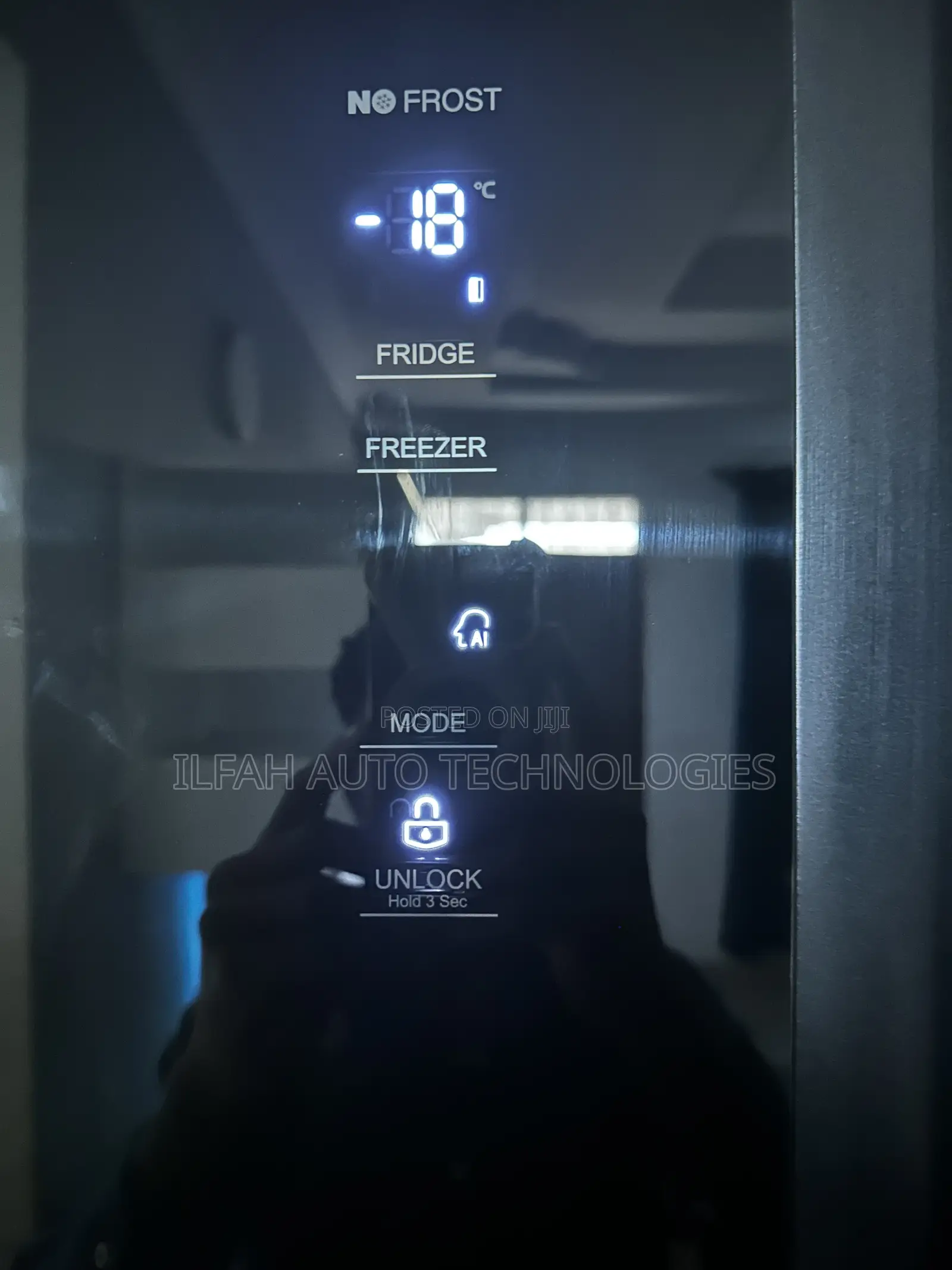 Jokofu Hisense Side by Side – Luxury Black Glass Design