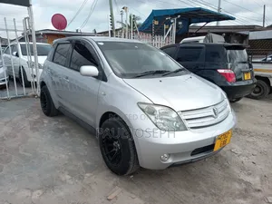Toyota IST 2004 Silver