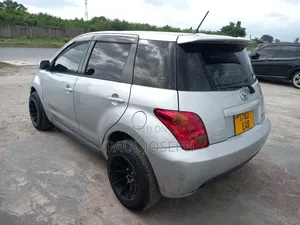 Toyota IST 2004 Silver