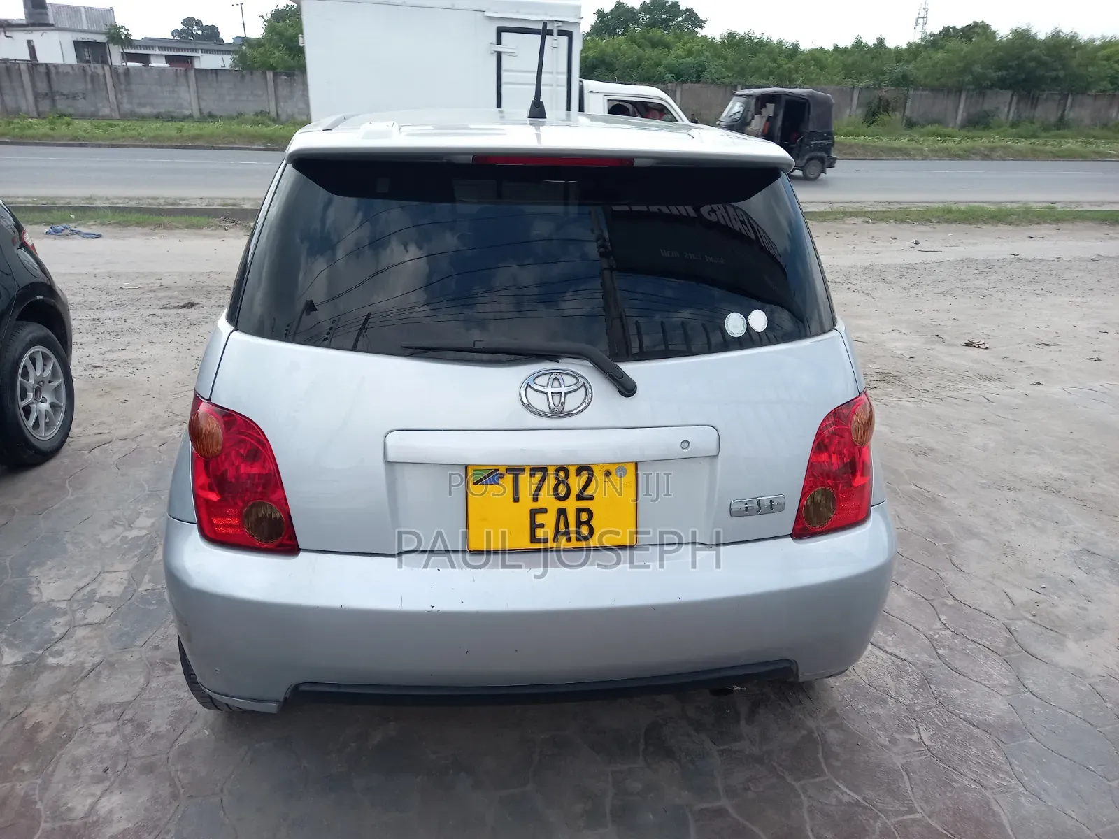 Toyota IST 2004 Silver