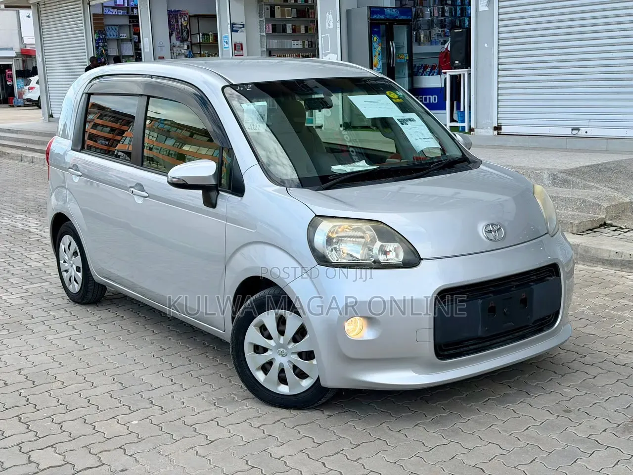 Toyota Porte 2012 Silver