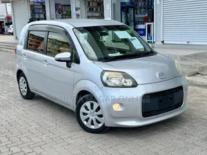 Toyota Porte 2012 Silver