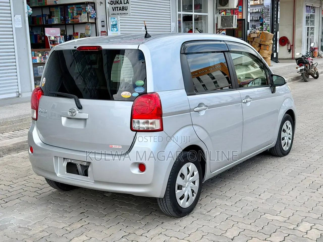 Toyota Porte 2012 Silver