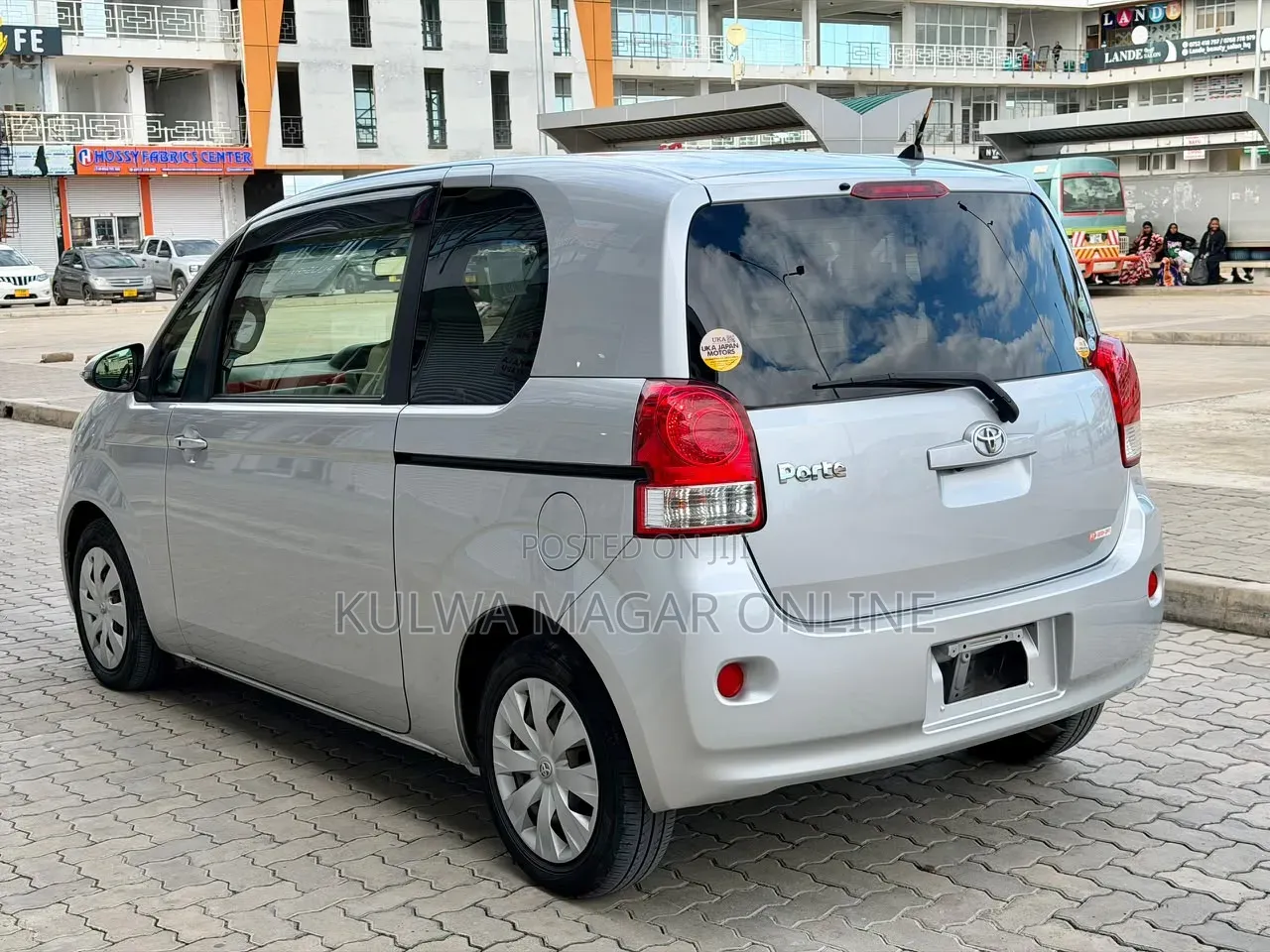 Toyota Porte 2012 Silver