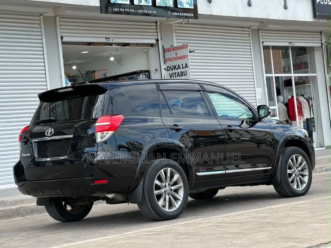 Toyota Vanguard 2011 Black