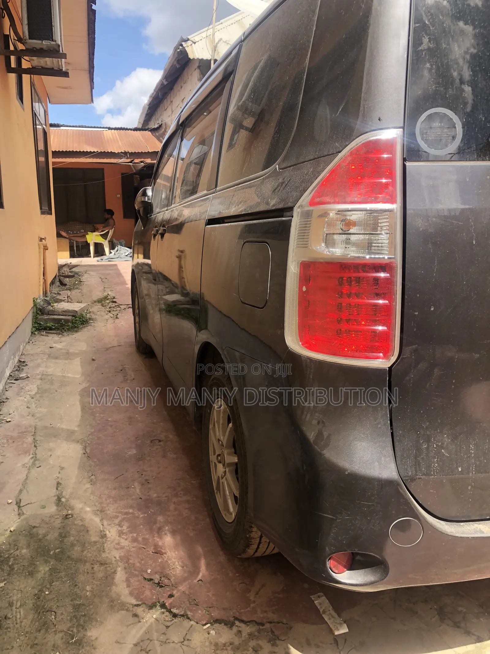 Toyota Noah 2.0 143hp AWD (7 Seater) 2007 Black