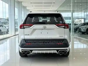 Toyota RAV4 2021 White