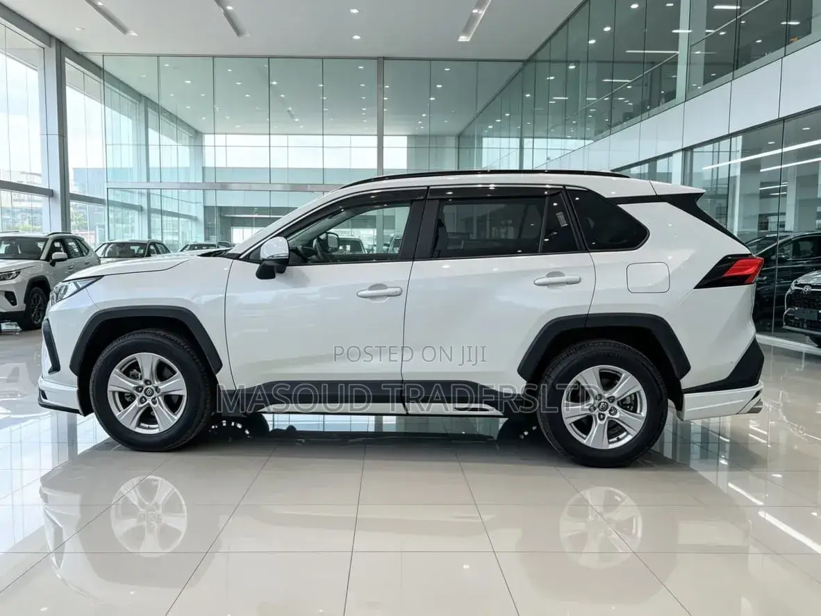 Toyota RAV4 2021 White