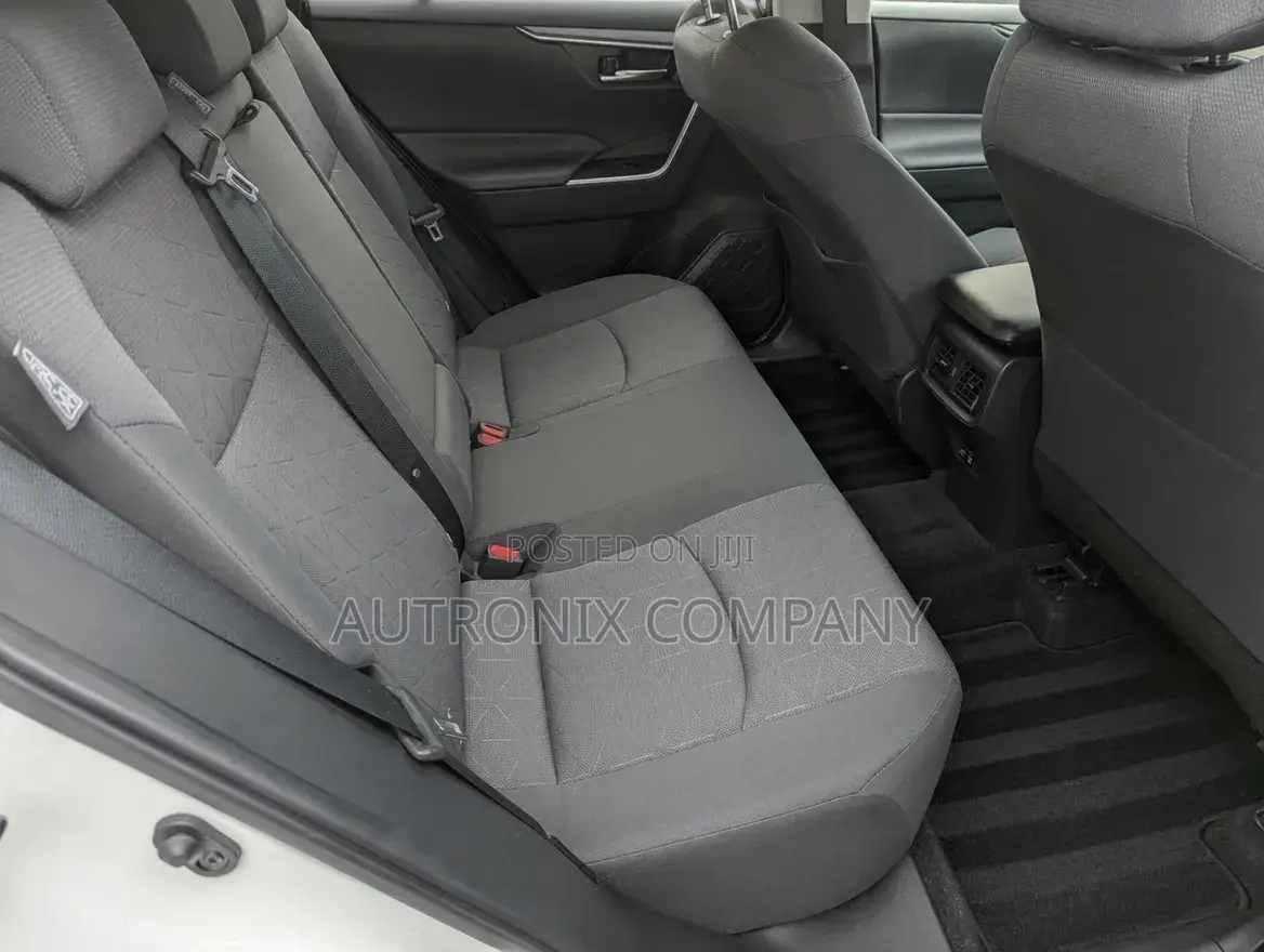Toyota RAV4 2021 White