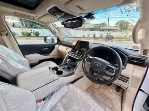 Toyota Land Cruiser 2025 White