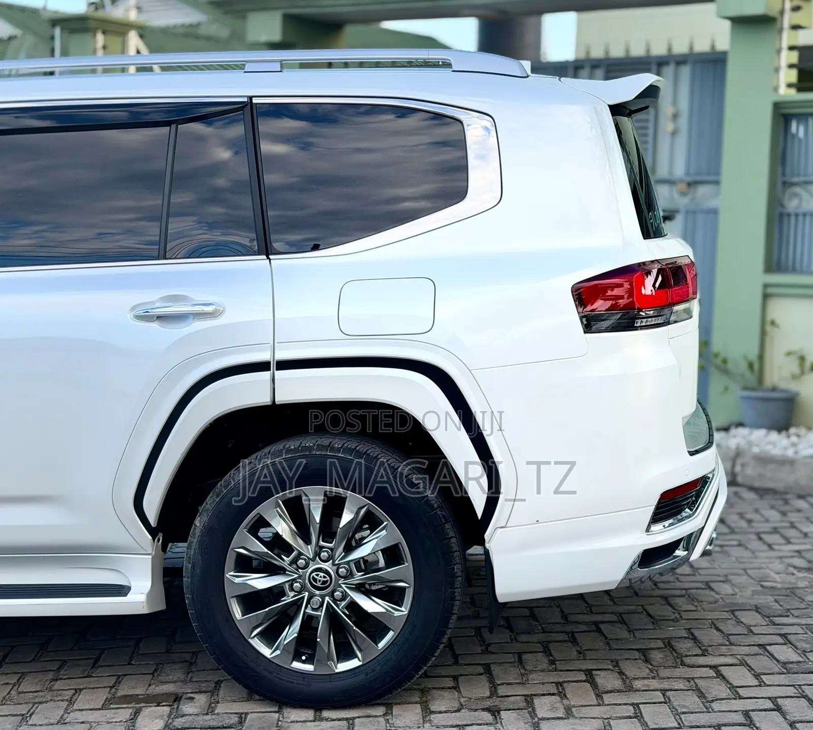 Toyota Land Cruiser 2025 White