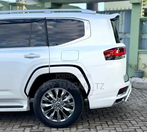 Toyota Land Cruiser 2025 White