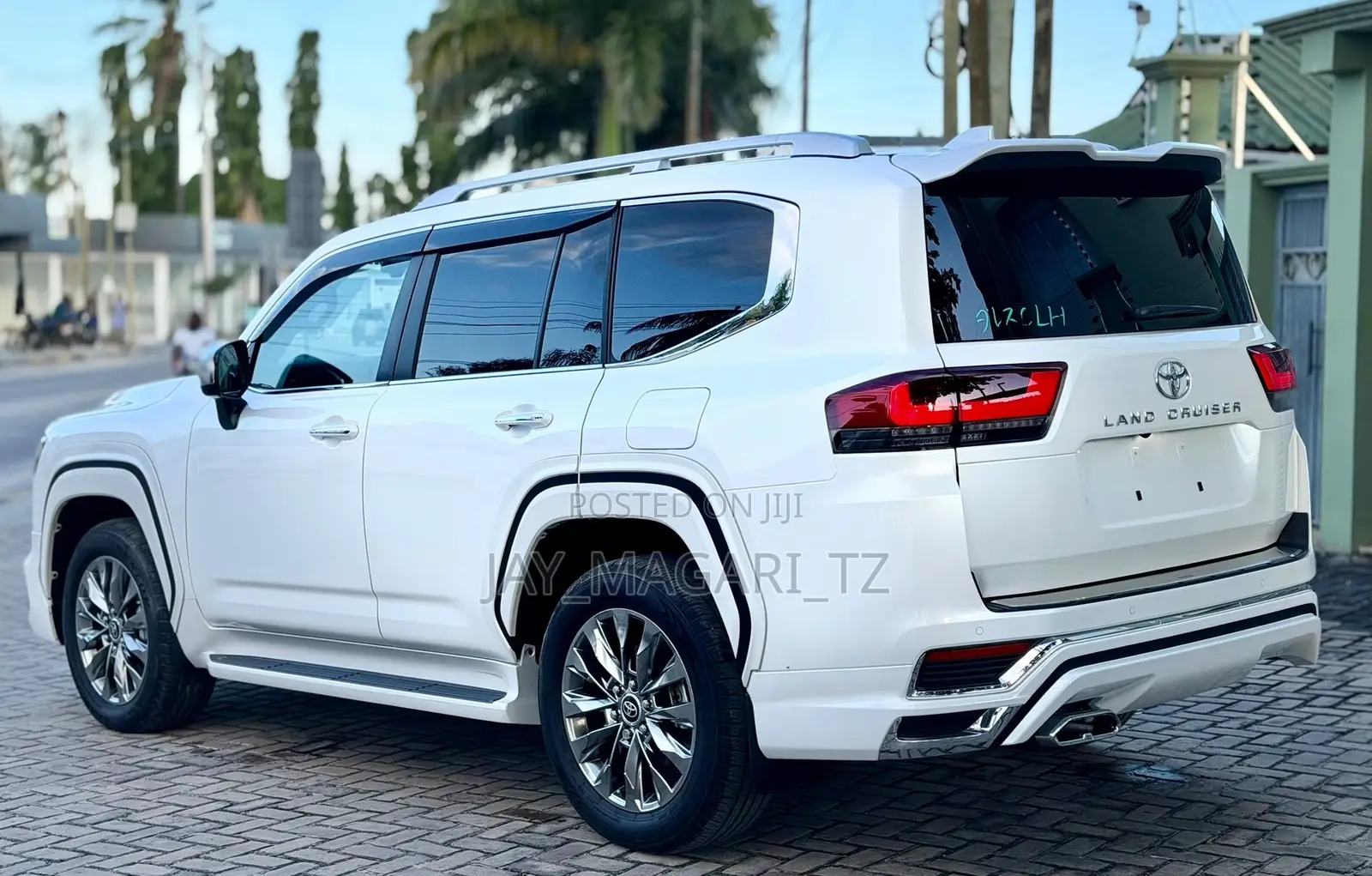 Toyota Land Cruiser 2025 White