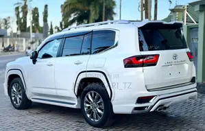 Toyota Land Cruiser 2025 White