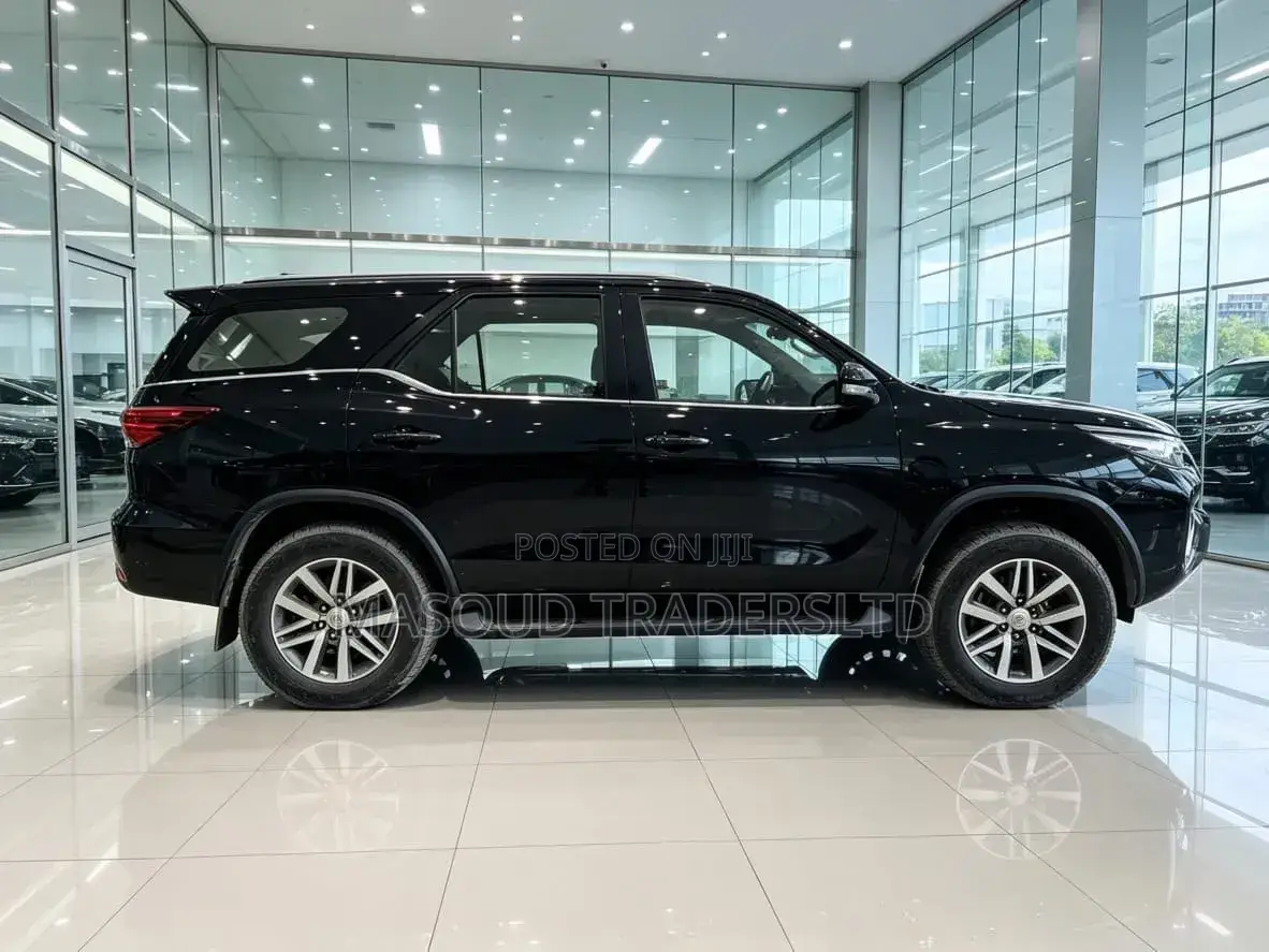 Toyota Fortuner 2017 Black