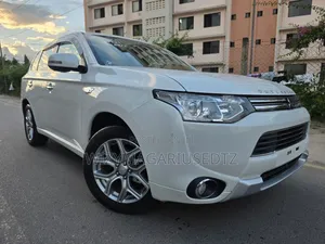 Mitsubishi Outlander 2015 White