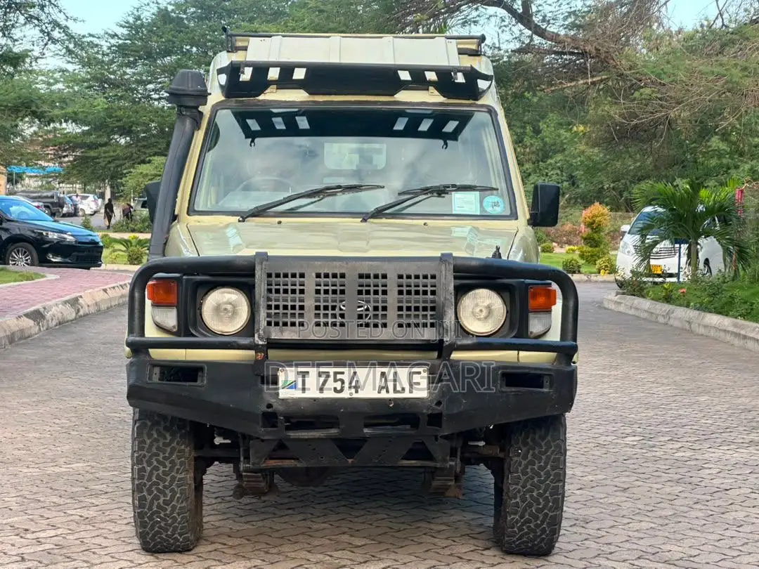 Toyota Land Cruiser 2006 Beige