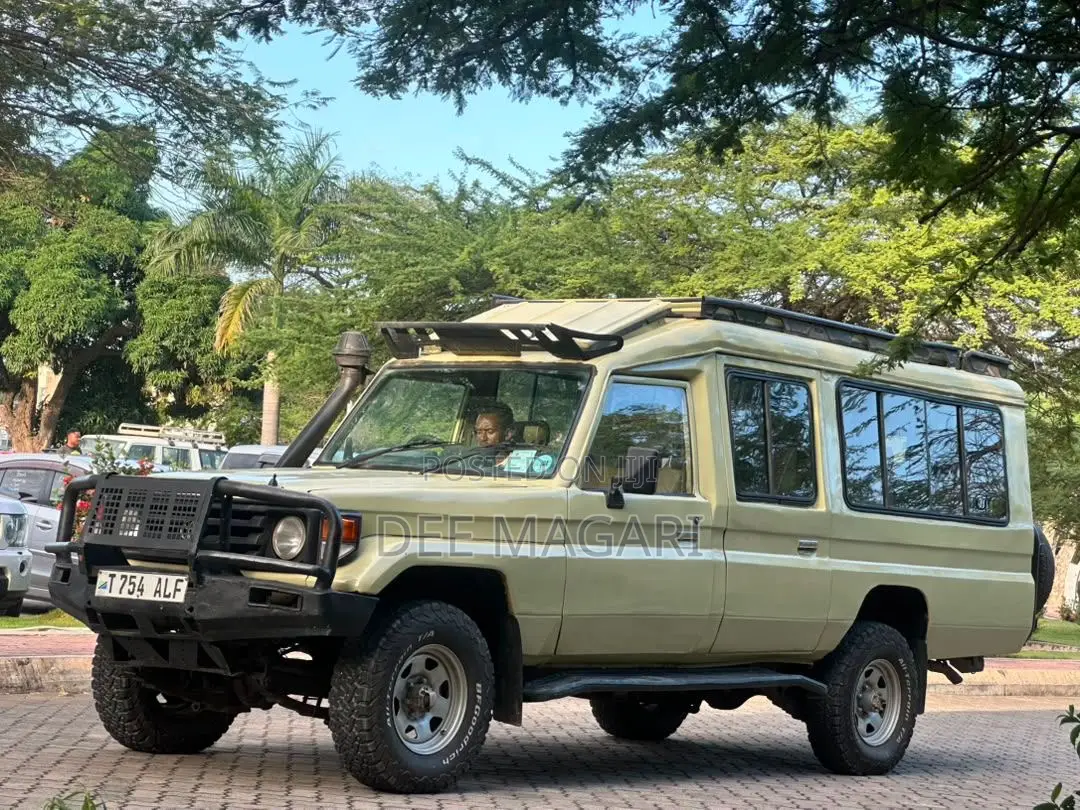 Toyota Land Cruiser 2006 Beige