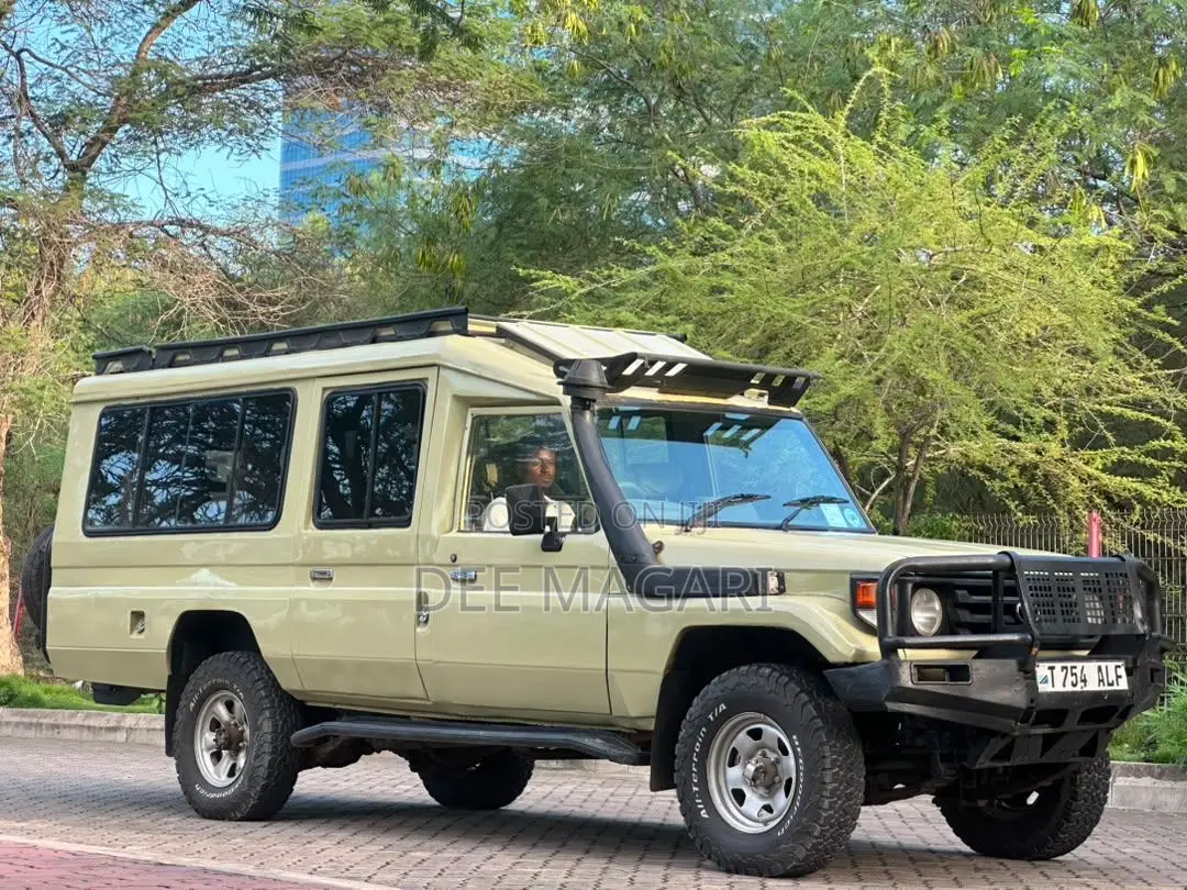 Toyota Land Cruiser 2006 Beige