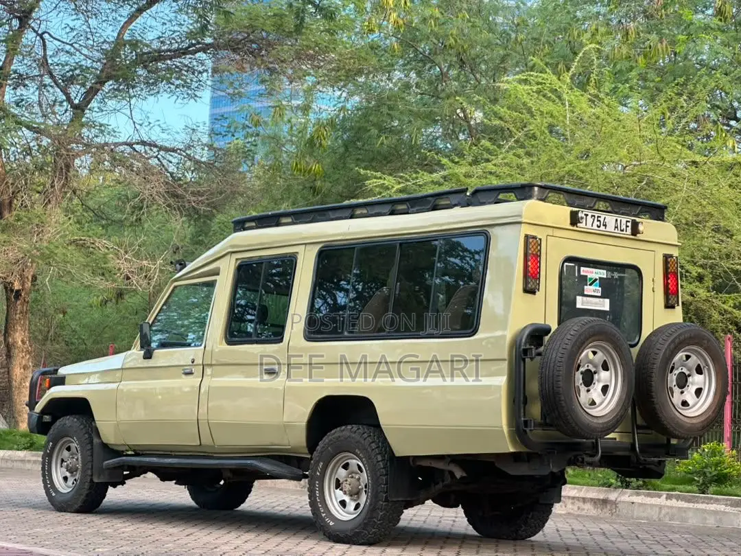Toyota Land Cruiser 2006 Beige