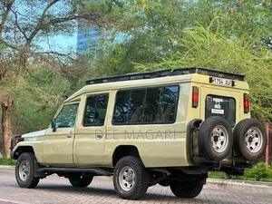 Toyota Land Cruiser 2006 Beige