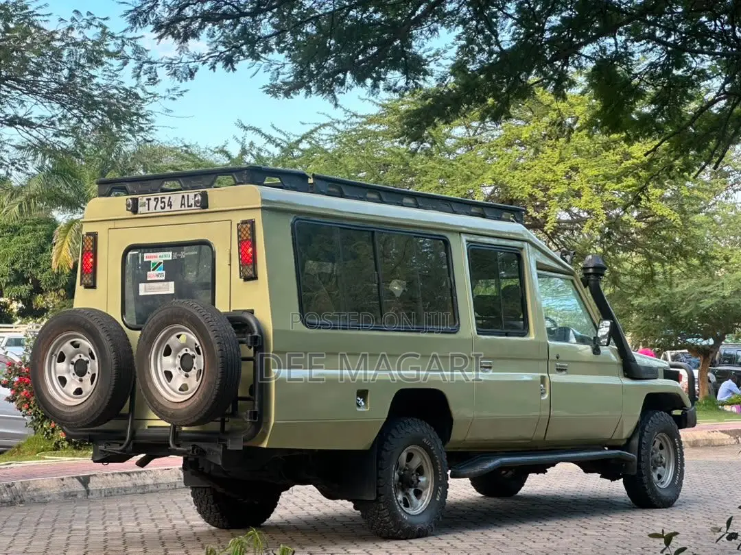 Toyota Land Cruiser 2006 Beige