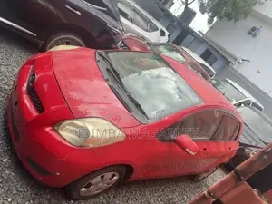 Toyota Vitz 1.0 FWD 3dr 2009 Red