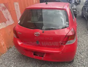 Toyota Vitz 1.0 FWD 3dr 2009 Red