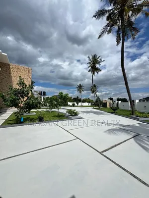 5bdrm Maisonette in Bahari Beach, Kunduchi for sale