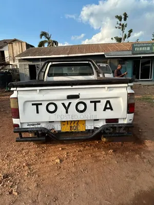 Toyota Hilux 1999 White