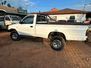 Toyota Hilux 1999 White
